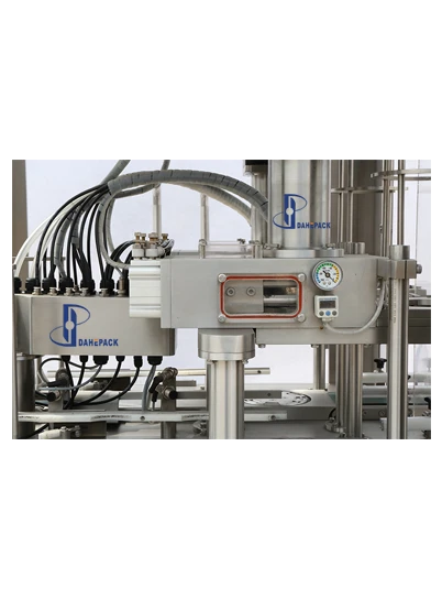 Seamer With Vacuum And Gas Flushing System